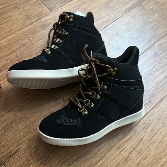 kelsa black suede hidden wedge sneakers - Picture 6 of 10
